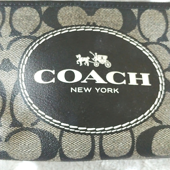 Coach  Wristlet - Picture 2 of 8